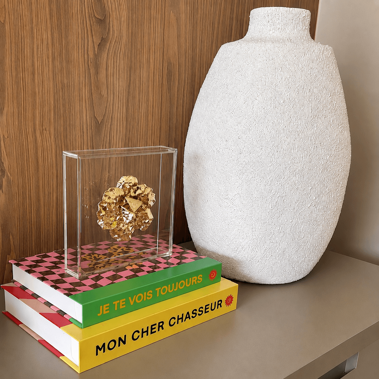 Quadro em acrílico com flor dourada — peça decorativa Deliluz Decor